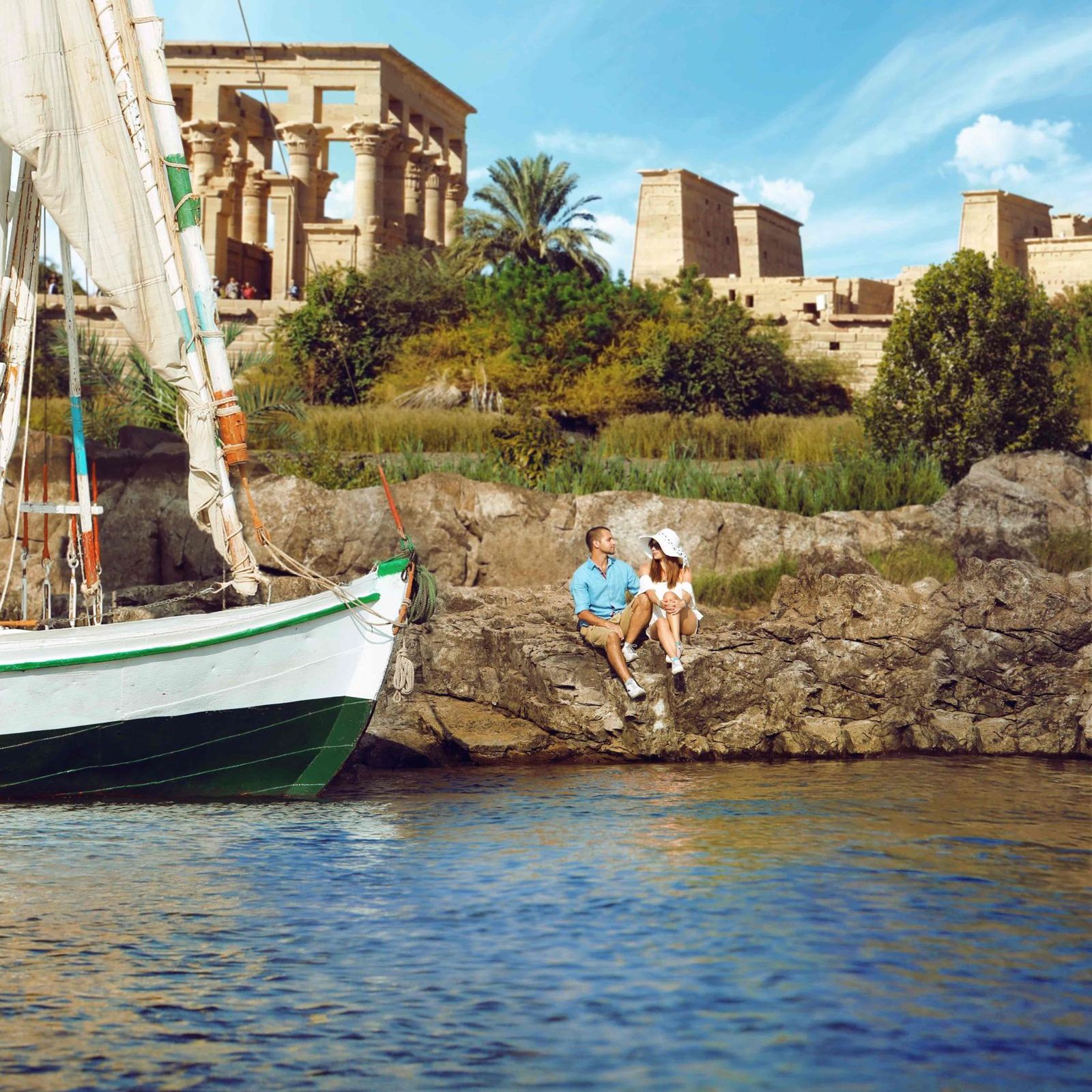 Felouque devant le temple de Philae