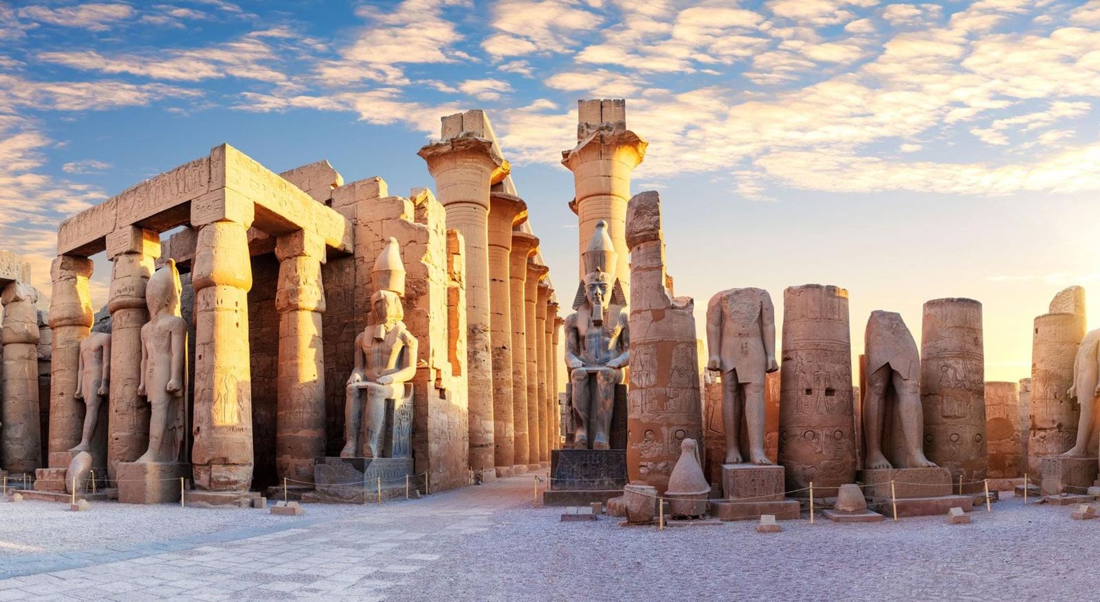 Colonnade du temple de Louxor